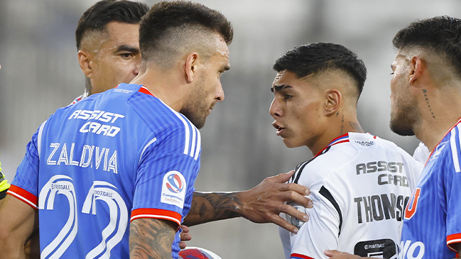 La acalorada discusión que protagonizaron Matías Zaldivia y Jordhy Thompson en el Superclásico