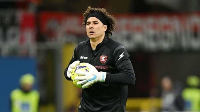 Guillermo Ochoa fue figura con Salernitana en empate ante AC Milan en San Siro