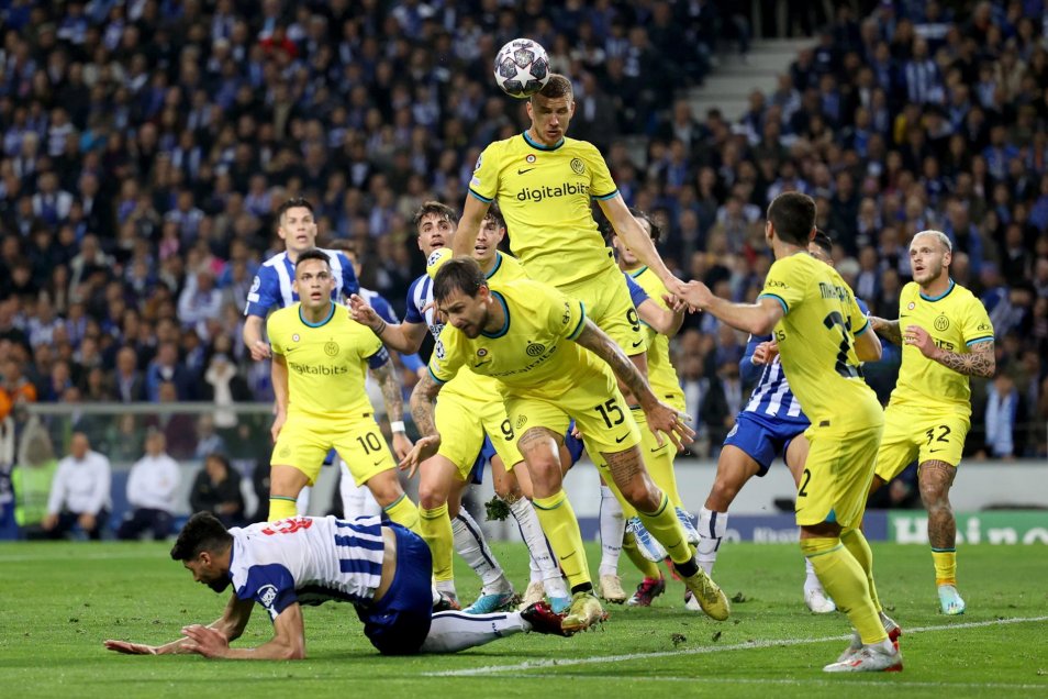 Un pragmático Inter salvó el empate contra Porto y clasificó en la Champions League