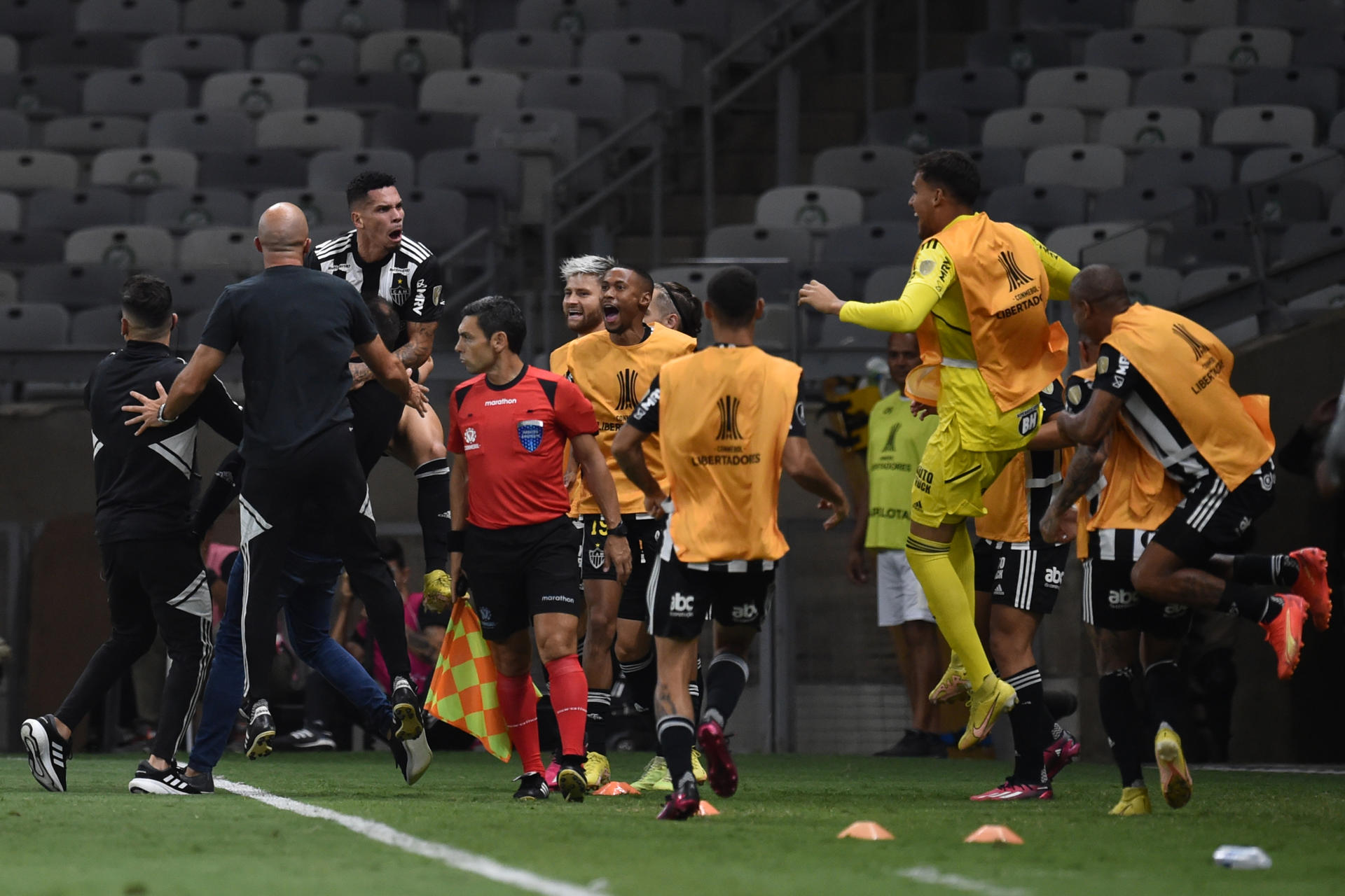 Libertadores: Atlético Mineiro de Eduardo Vargas tumbó a Millonarios y pasó a la fase grupal