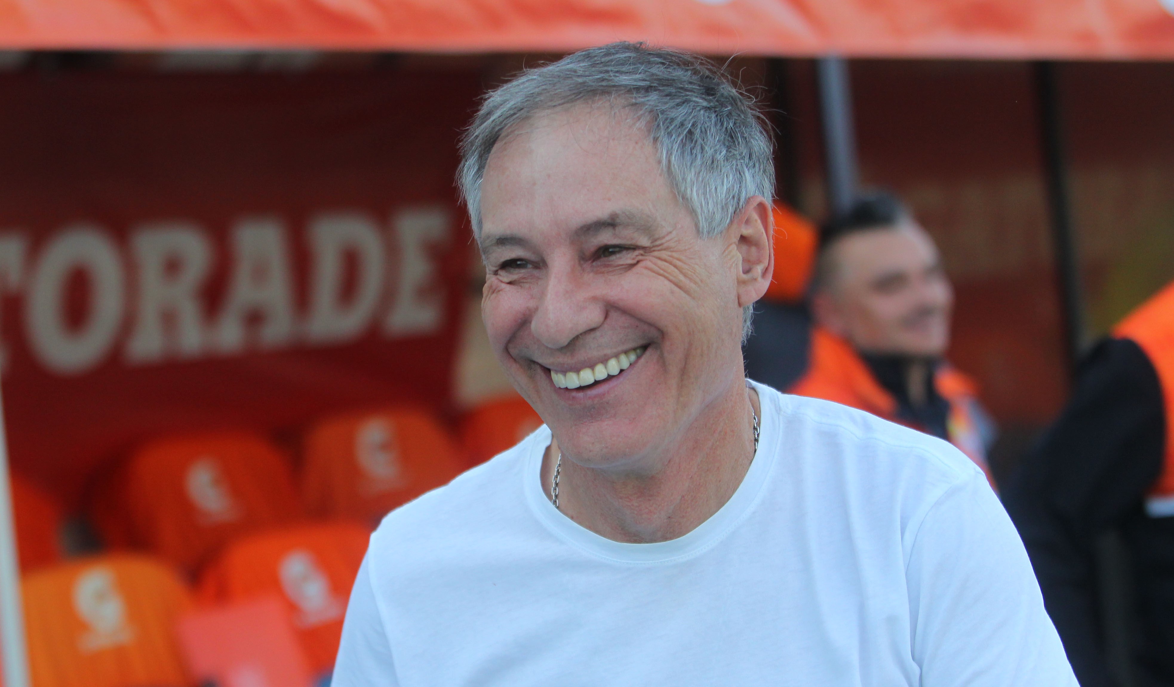 Holan recordó anécdota con Bilardo, aunque se definió como “menottista, guardiolista y bielsista”