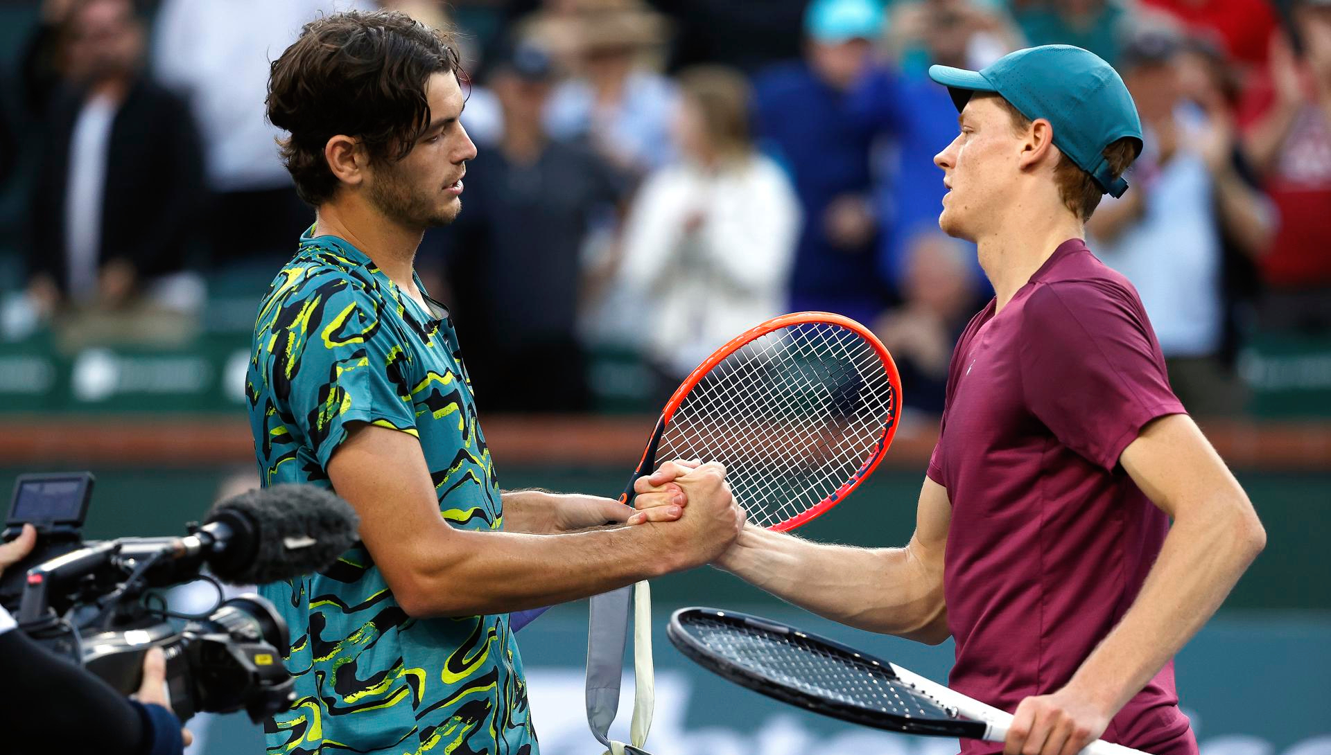 Jannik Sinner sorprendió a Taylor Fritz y se instaló en semifinales de Indian Wells