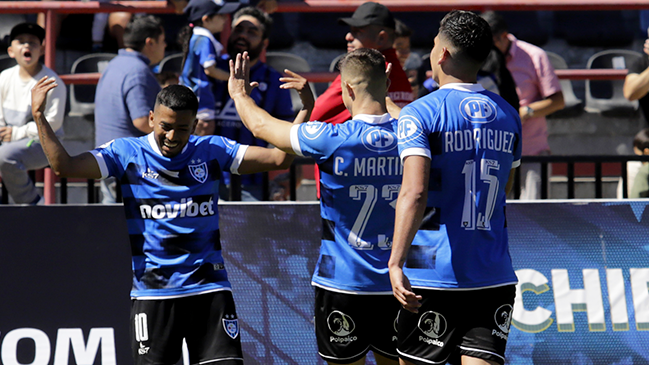 Huachipato goleó a Everton en el CAP y presionó a la UC en el liderato del torneo