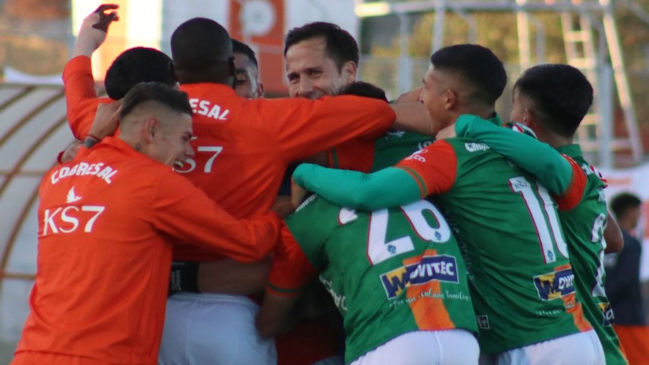 Colo Colo vivió un tormento en El Salvador ante Cobresal y sumó un nuevo traspié en el torneo