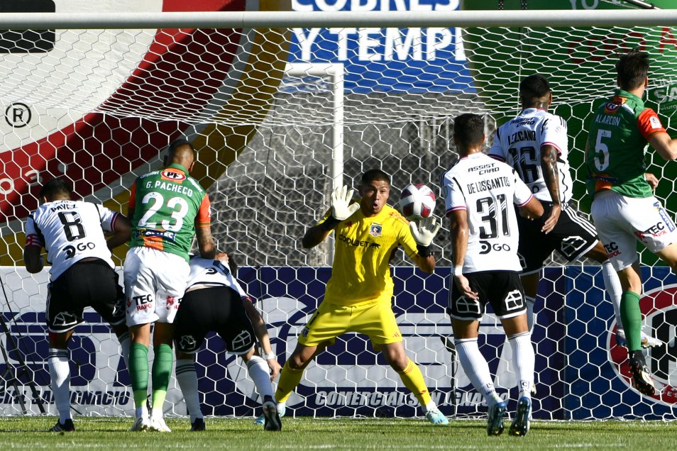 Colo Colo se mantuvo lejos del liderato al ser claramente superado por Cobresal en El Salvador