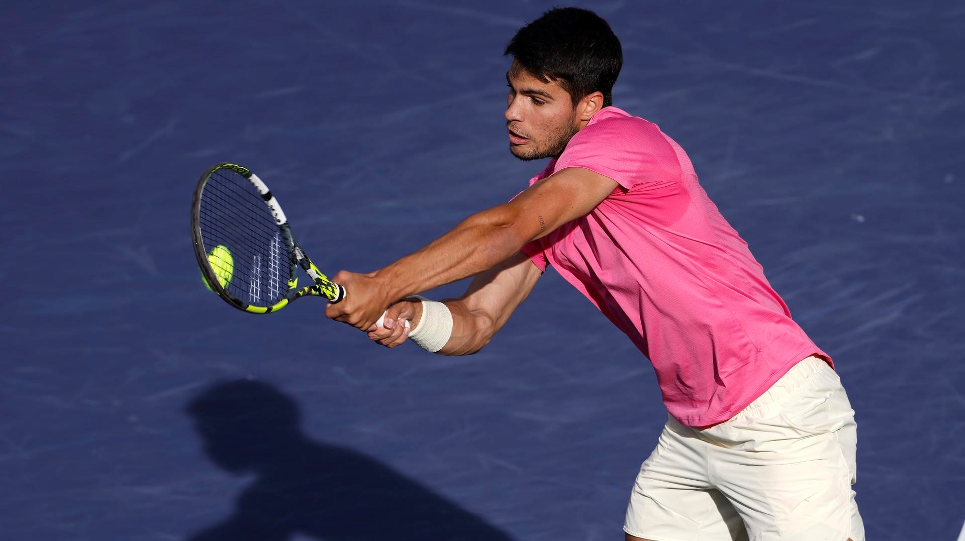 Carlos Alcaraz doblegó a Jannik Sinner y jugará ante Daniil Medvedev la final de Indian Wells