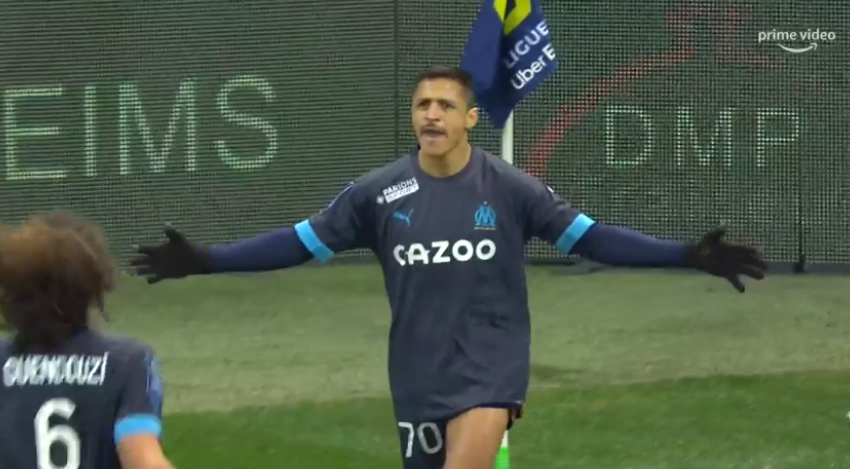 Alexis Sánchez anotó un golazo de tiro libre para Marsella ante Stade de Reims