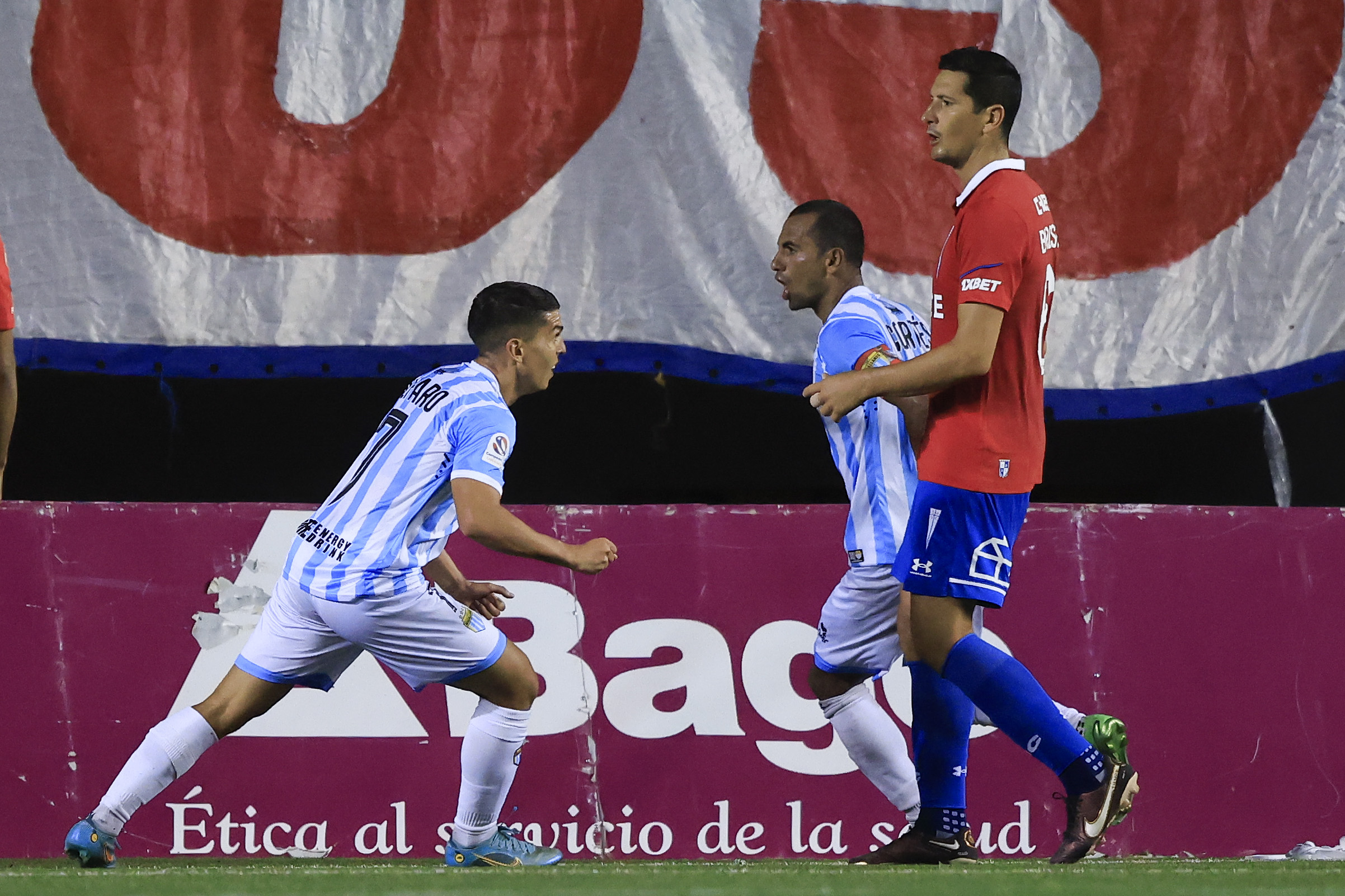 Magallanes lo igualó ante Universidad Católica con gol de Julián Alfaro