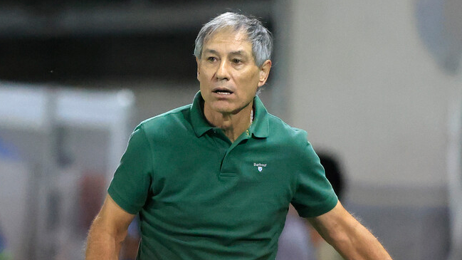 Ariel Holan: Estamos tratando de construir un equipo, el torneo va a ser largo, parejo y duro