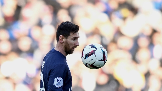 Hinchas de PSG perdieron la paciencia y pifiaron a Messi