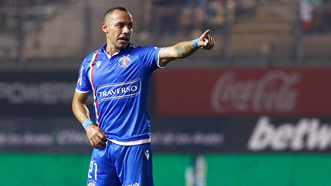 Marcelo Díaz montó una cancha de golf en su casa