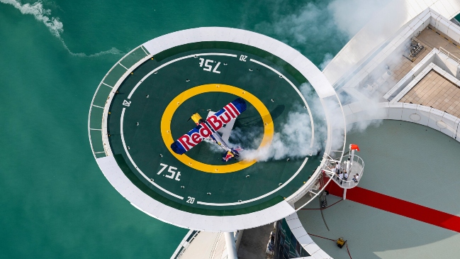 “Hicimos historia”: Piloto aterrizó un avión en 20 metros en helipuerto de Dubai