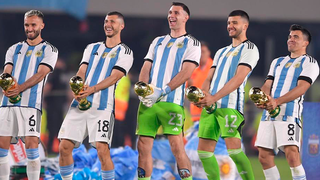 Seleccionados argentinos repitieron criticada celebración de “Dibu” Martínez