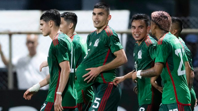 México derrotó a Surinam en el debut de Diego Cocca