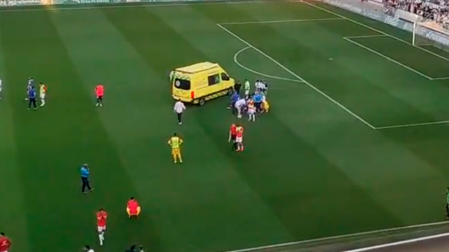 Futbolista se desplomó en pleno partido y lo trasladaron a la UCI