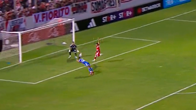 Cristián Palacios marcó con una “palomita” el segundo de U. de Chile sobre River Plate