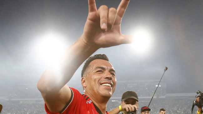 Esteban Paredes: Quiero que me recuerden siempre por la gran persona que he sido