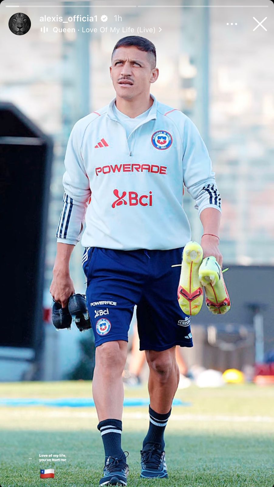 Alexis Sánchez disfrutó al ritmo de Queen la previa del duelo ante Paraguay