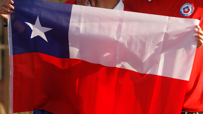 Pura emoción: Así se entonó el himno de Chile en el Estadio Monumental