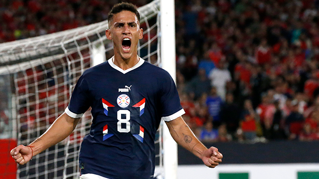 Paraguay remontó ante la Roja con dos estocadas fulminantes y complicidad de Claudio Bravo