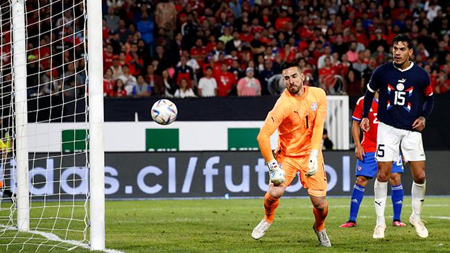 Alexis Sánchez provocó el error de Antony Silva y puso en ventaja a la Roja