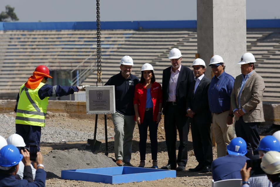 Con figuras históricas y autoridades: La UC puso la primera piedra para su nuevo estadio