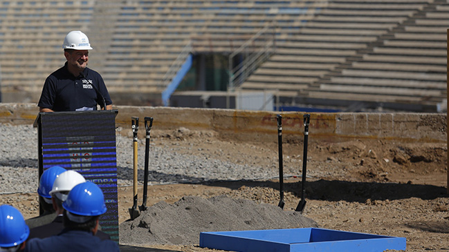 Gobernador Orrego: Universidad Católica ofrecerá un estadio de ultima generación