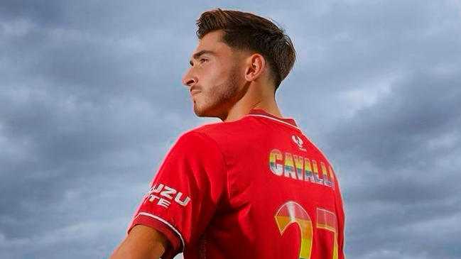 Josh Cavallo, primer jugador en contar que es gay, recibió amenazas de muerte