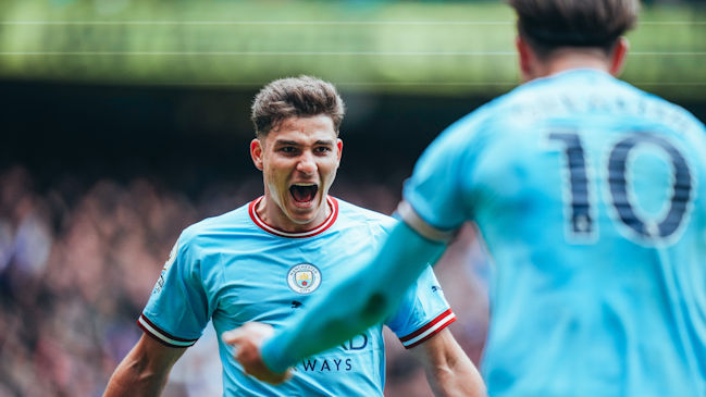 Julián Alvarez abrió el camino para el triunfo de Manchester City sobre Liverpool