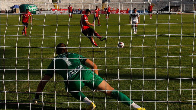 Villanueva anotó de penal para el descuento de Magallanes frente a Palestino