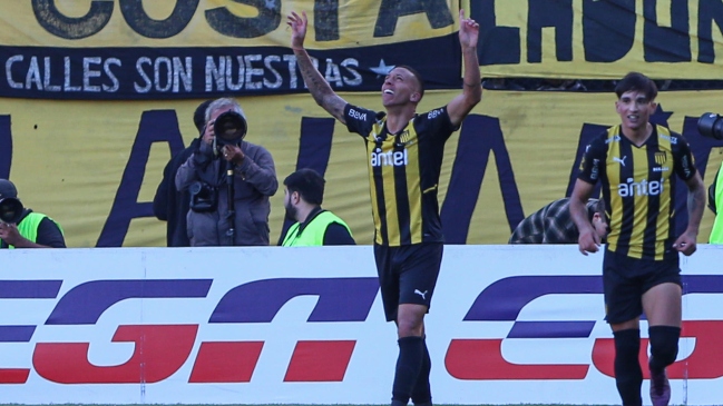 Peñarol le ganó el clásico a Nacional y se mantuvo en el liderato en Uruguay