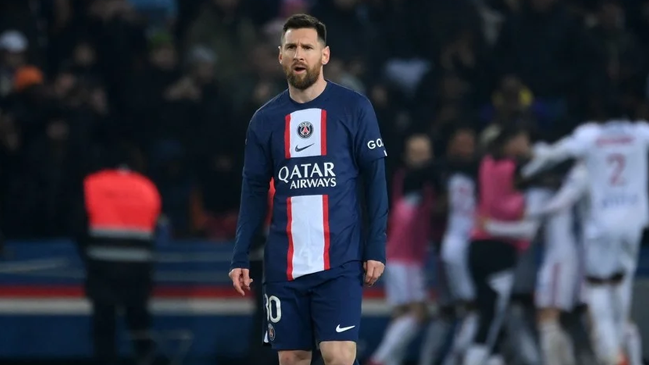 Messi volvió a ser abucheado por los hinchas de PSG en caída con Lyon