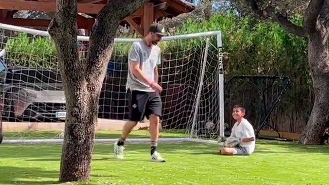 ¿Para el recambio? El tremendo talento del hijo de Claudio Bravo en el arco