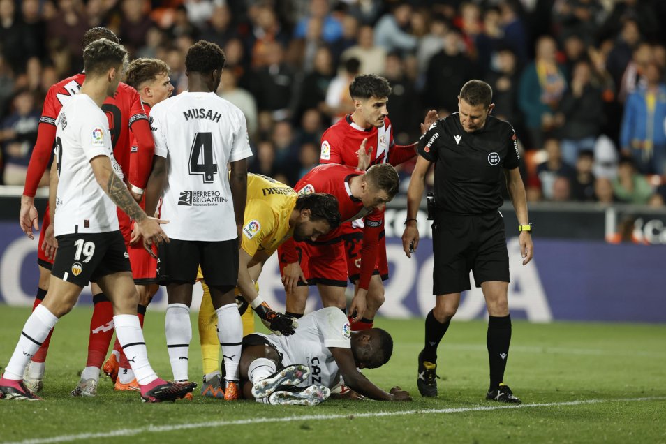 Valencia sigue comprometido con el descenso en España tras empatar con Rayo Vallecano