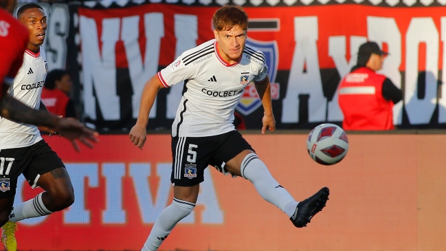 “Chilealbo”: Colo Colo viajó a Colombia para su debut en la Copa Libertadores