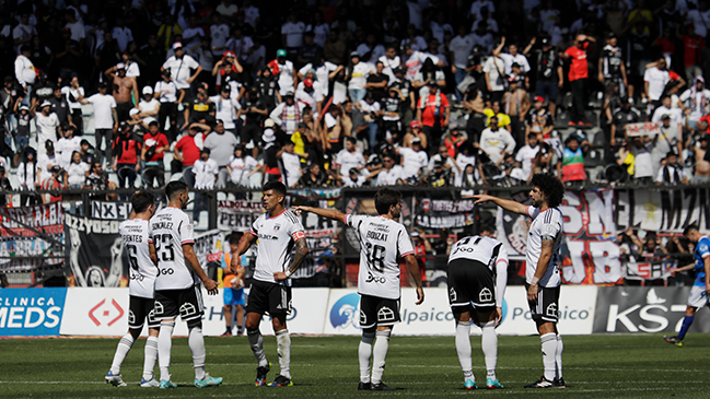 Arbitro denunció a la hinchada de Colo Colo por bombas de ruido y bengalas ante Huachipato