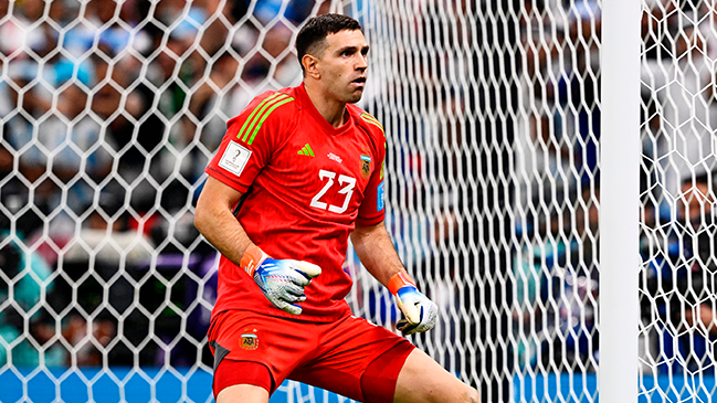 “Dibu” Martínez elogió la hinchada de uno de los rivales de Colo Colo en Copa Libertadores