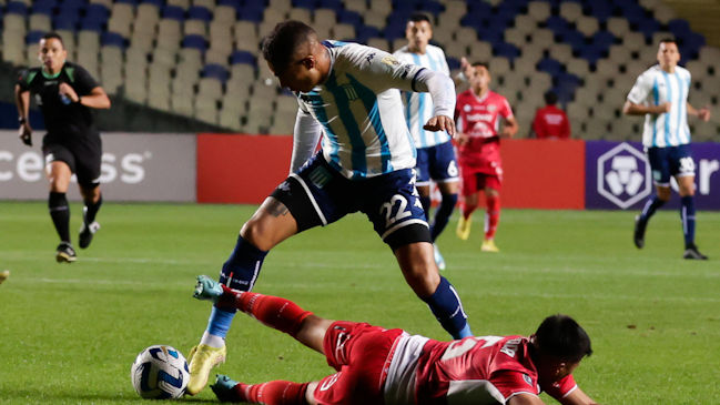 Paolo Guerrero fue efectivo en el área de Ñublense y estiró la ventaja de Racing
