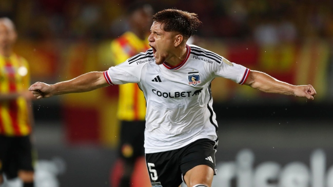 Leonardo Gil pateó desde el punto penal y puso en ventaja a Colo Colo en la Libertadores