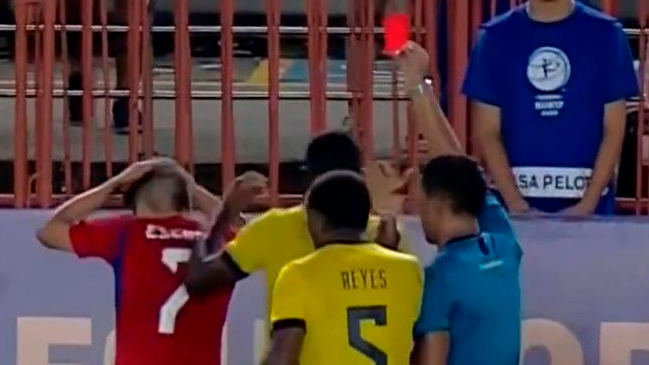 Bastián Escobar dejó con 10 jugadores a la Roja sub 17 ante Ecuador