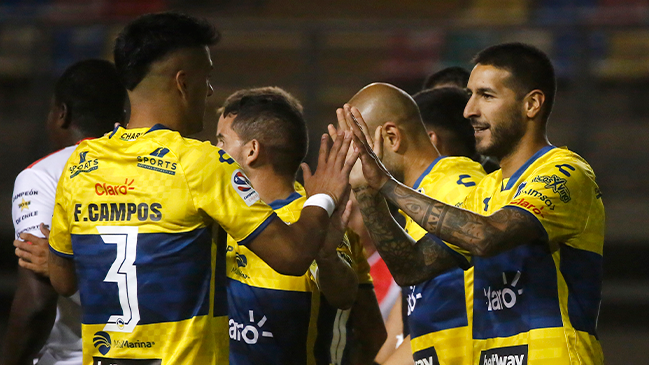 Everton arrolló a Población Los Nogales por la Copa Chile