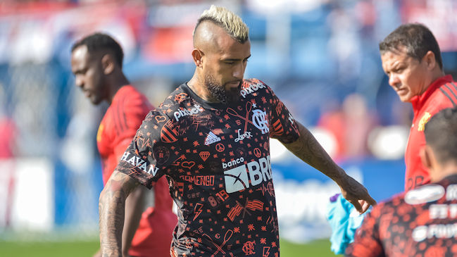 Arturo Vidal fue internado en un centro médico en Brasil por una infección