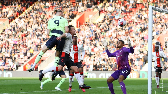 Erling Haaland comandó goleada del City con una espectacular chilena