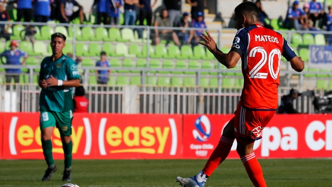 Federico Mateos siguió construyendo la goleada de la U ante Chimbarongo