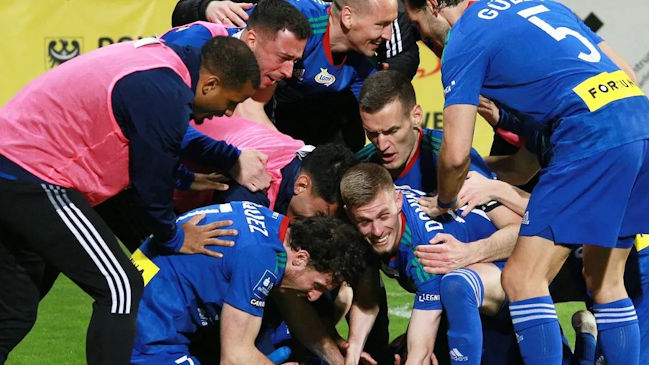 Angelo Henríquez aportó con asistencia en vibrante empate entre Legnica y Legia de Varsovia