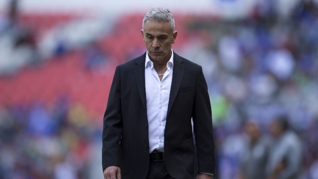 Juvenal Olmos se lanzó contra el plantel de la UC: Los futbolistas se están llevando al DT al lomo