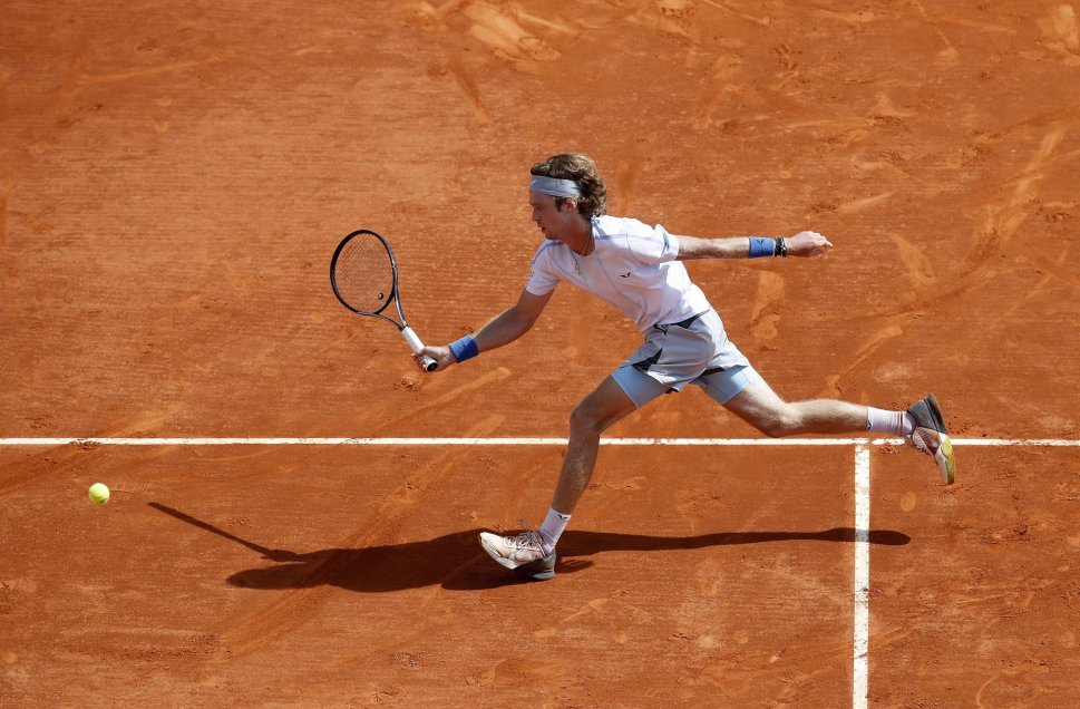 Andrey Rublev tuvo un exitoso estreno en Montecarlo