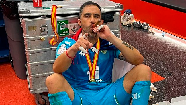 Claudio Bravo cumple 40 años acercándose a los 800 partidos