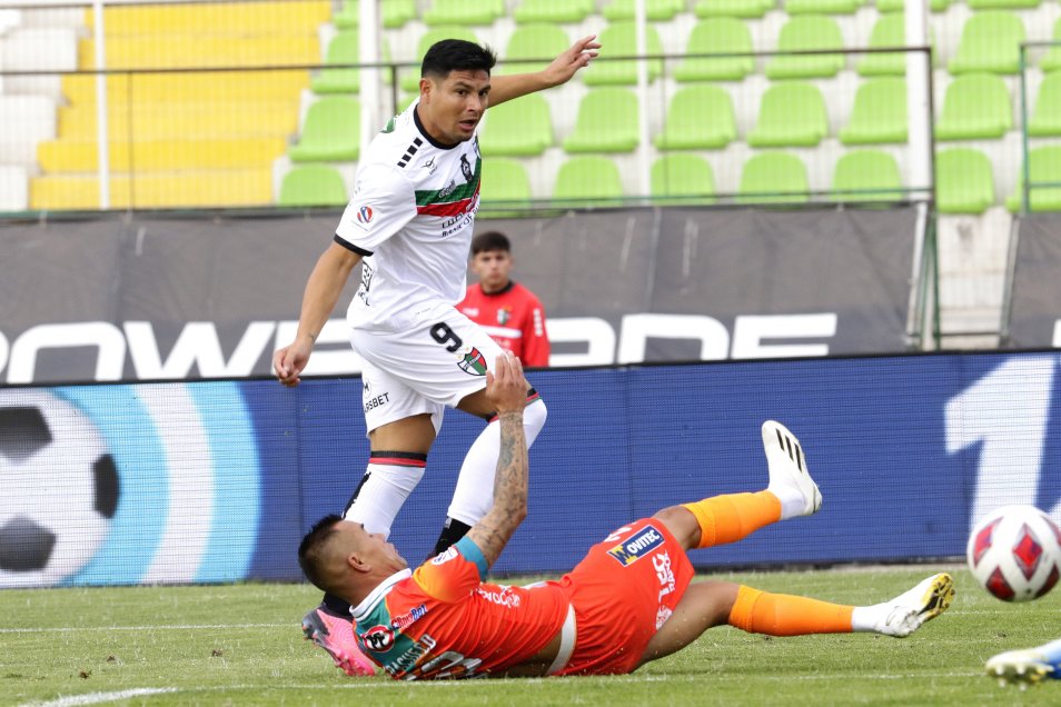 Cecilio Waterman encaminó con un doblete la sólida remontada de Cobresal sobre Palestino