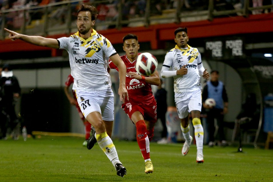 Ñublense no pudo resistir con uno menos y sufrió duro tropiezo con Coquimbo en Chillán